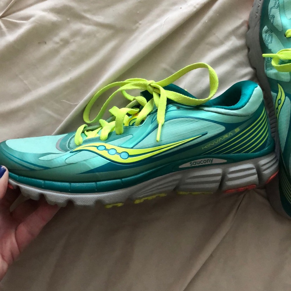 Women’s saucony running shoes